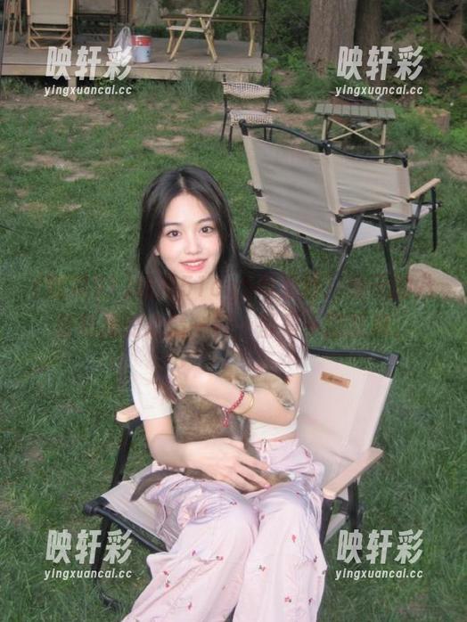 吃瓜51 吃瓜51cg5苹果版:今天的八卦和我的心情一样,都是一团乱麻。