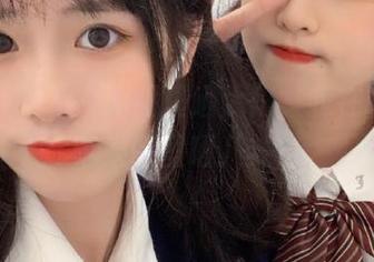不在朝阳里晒太阳，我在吃瓜网苹果版里晒八卦！