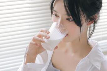话说“黑料正能量”网址FTP：资讯免费入口不设限，看到我内心的冲突了吗？