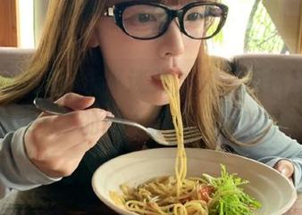 永不迷路，在“黑料正能量index”的摊上捡瓜，哈哈哈！